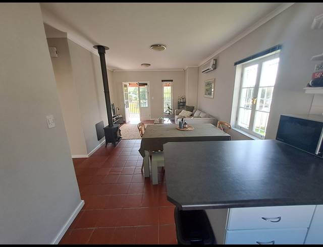 2 bed property to rent in VAN RIEBEECK PARK